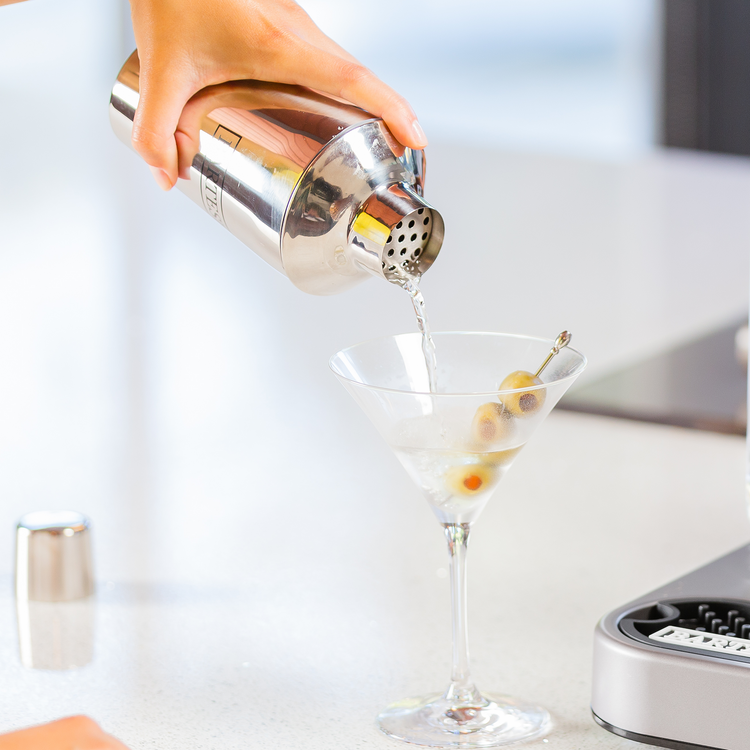 Shop Our Favorite Cocktail Shakers Now  Cocktail shakers, Cocktails, Bar  drinks